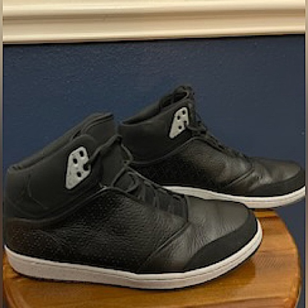 Jordan 1 Flight 5 premium. Rare Find, Used.